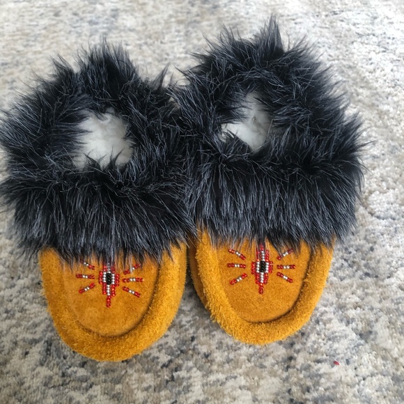 Hand Made baby/toddler Moccasins. NEW - Picture 1 of 3